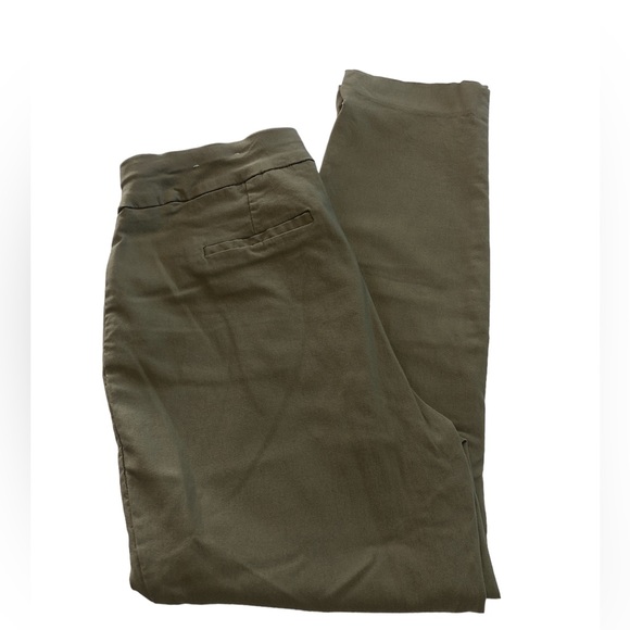 Chico’s Women’s Pull On Pant Tummy Control Tapered Leg Metal Trim at Ankle - Picture 2 of 9